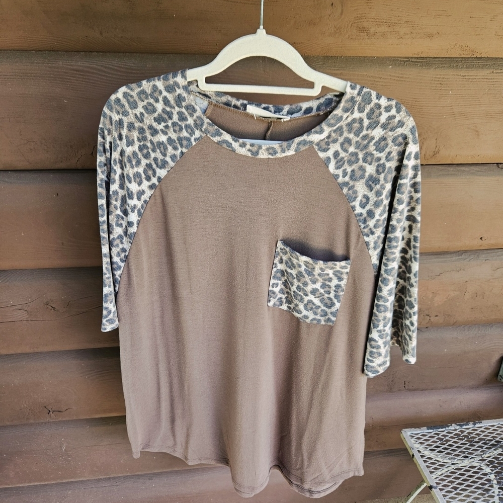 Flowy 3/4 Sleeve Medium